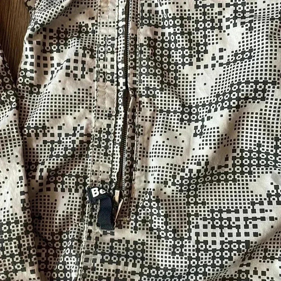 Bench Windbreaker  Hood-Hide-in-Jacket Geometric Design Gray Medium - Picture 2 of 4